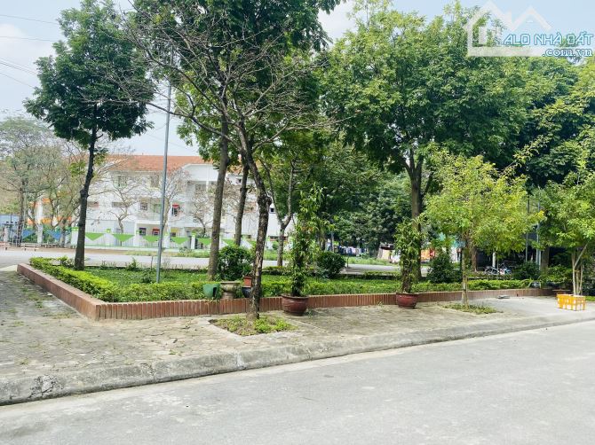 Liền kề Sài Đồng, vỉa hè, 4 thoáng trước sau, sân vườn, DT 100m2, 5T, MT 6m, hơn 17 tỷ - 1