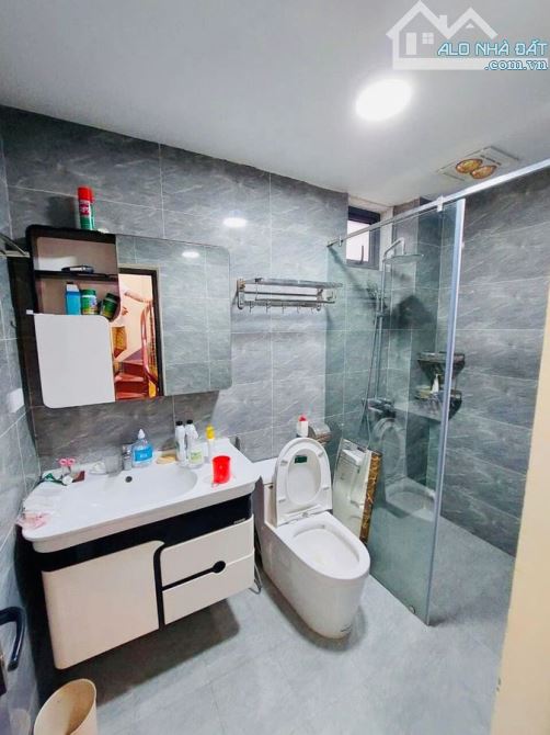 Bán nhà mặt phố Thịnh Quang,Gần Ngã Tư Sở,Láng,Đống Đa. DT: 69m2. Giá: 15,7 Tỷ