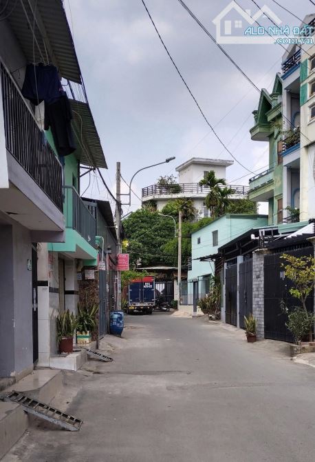 Căn hộ dịch vụ 9 phòng đường 79, Phước Long B, Q9 - Dt: 6 x 18  = 110m2