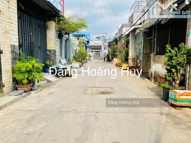 Bán nhà 1 lầu đường Trường Chinh. DT: 9x24m hẻm thông xe hơi 5m, giá 9 tỷ