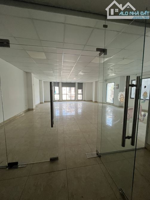 Cho thuê văn phòng Mễ Trì Thượng- Đại Lộ Thăng L, diện tích 100 m2/tầng, sàn thông  thoáng - 3