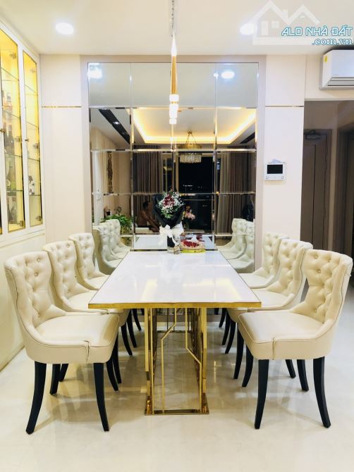 Bán Căn Hộ Gold View , 3 PN, 3WC , 133M2 , Full Nội Thất , Block A3 GIÁ : 8 TỶ 8