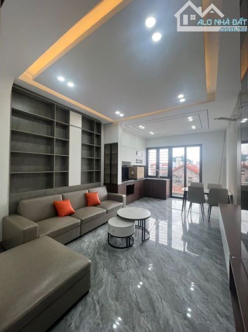 Nám nhà Hồng Tiến - Bồ Đề, thang máy, Gara, kinh doanh, 52m2, 6 tầng, mt 4.1m, nhỉnh 11 tỷ