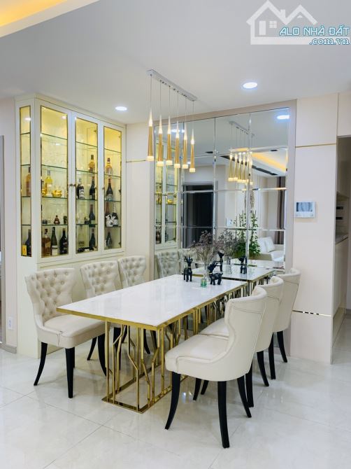 Bán Căn Hộ Gold View , 3 PN, 3WC , 133M2 , Full Nội Thất , Block A3 GIÁ : 8 TỶ 8 - 1