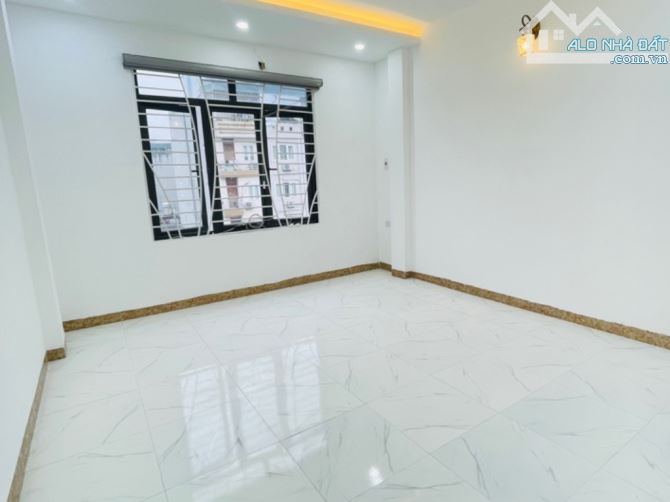 Bán Nhà Lĩnh Nam, 42m2, 5 Tầng, Giá 4.1 Tỷ, Gần Phố, Ở Luôn - 1