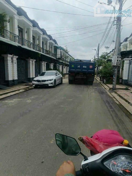 Bán gấp nhà kdc Long Hòa, Cần Đước, DT 61m2, 1 lầu - 1
