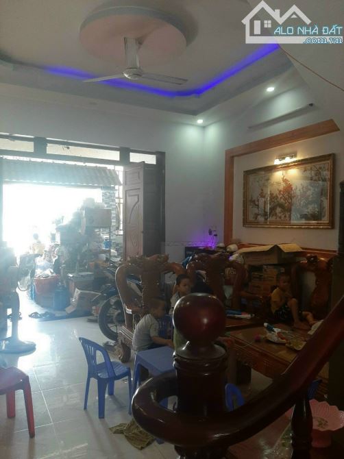 Nhà trung tâm Khánh Bình, đường nhựa, kinh doanh vip, sổ sẵn,ngân hàng hổ trợ - 2