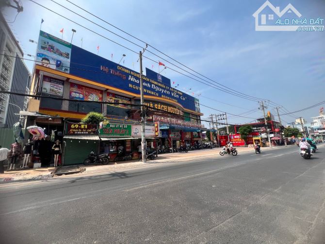 Cho thuê nhà 188 Võ Văn Ngân, Thủ Đức. MT 42m, DTSD ~ 2000m2 - 3