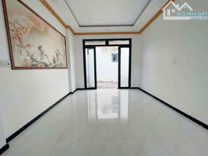 Bán gấp nhà kdc Long Hòa, Cần Đước, DT 61m2, 1 lầu - 3