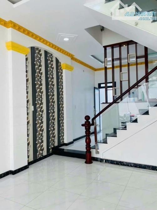 Bán gấp nhà kdc Long Hòa, Cần Đước, DT 61m2, 1 lầu - 4