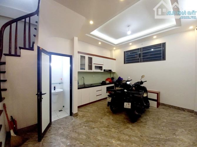 Bán nhà phố Nguyễn Khánh Toàn ( CẦU GIẤY) 46m2 - 5 tầng - mặt tiền 4m- gi.á 6.8 tỷ  Mô tả - 7