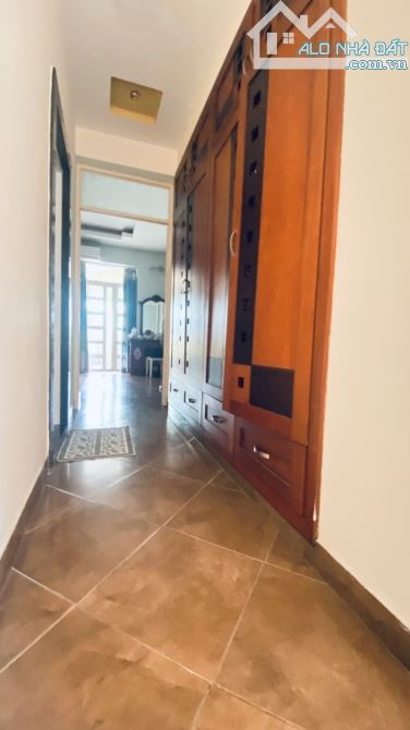 Gấp bán nhà Tân Bình, 6 tầng, dt 82m2 chỉ 17.5 tỷ, gần Mặt tiền Nguyễn Thái Bình.