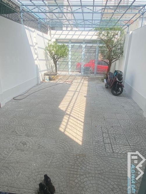 HXH 8m Hà Huy Giáp nhà mới đẹp 4 tầng, 180m2, 6PN rộng ở & làm VP C.Ty, sân đậu vài xe hơi
