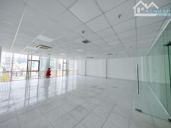 Cho Thuê Văn Phòng Đường Tiền Giang, Tân Bình. DT 200m2  - 25 triệu/ tháng - 10