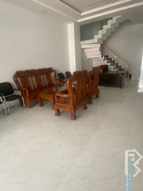 HXH 8m Hà Huy Giáp nhà mới đẹp 4 tầng, 180m2, 6PN rộng ở & làm VP C.Ty, sân đậu vài xe hơi - 1