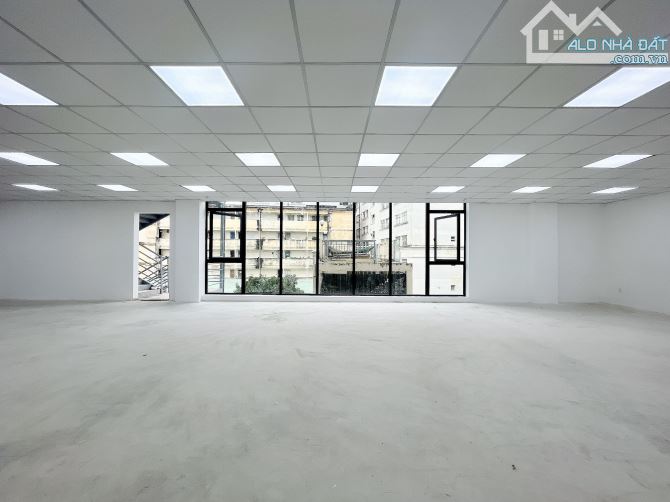 Cho thuê văn phòng sàn 450m2 tại tòa 208 Cô Bắc, P. Cô Giang Quận 1. Giá 226 triệu/tháng - 2