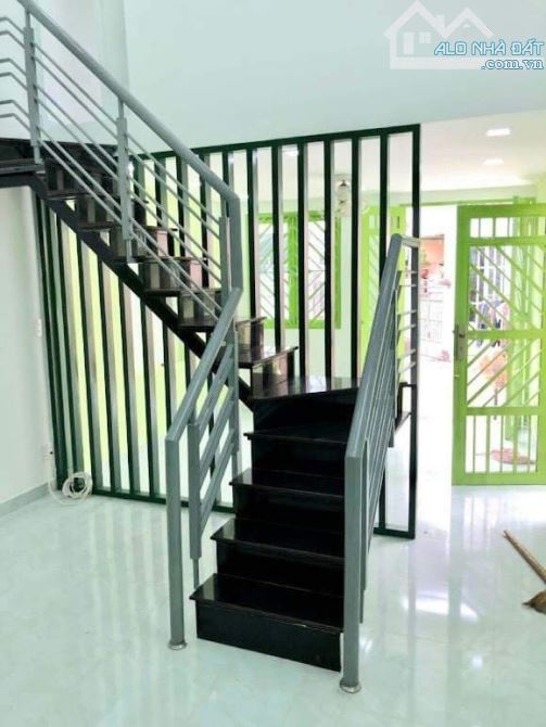 Gần Hồ Văn Tư chợ Thủ Đức bán gấp nhà 2 tầng 52M2 chỉ 2.7 t.ỷ. - 2