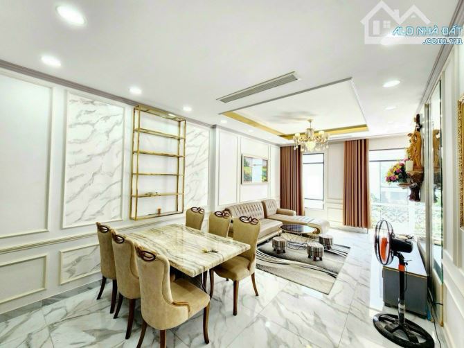 BÁN Nhà 3 Tầng 220m2 full thổ  ngay vincom Biên Hoà ,giá 21ty - 3