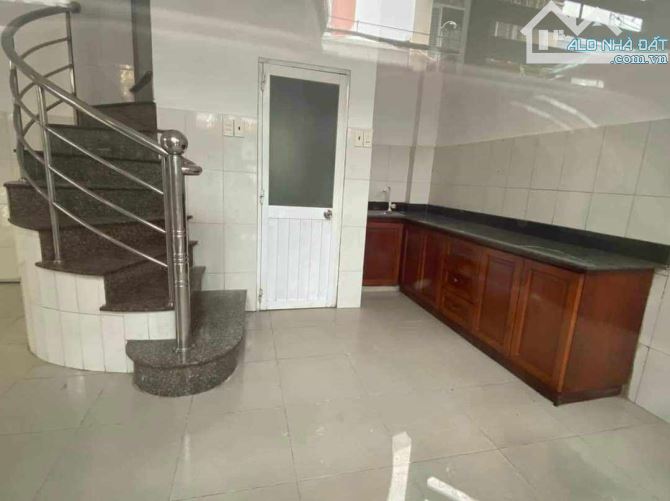 Nhà đẹp 4 tầng lô góc HXH vào nhà Phạm Văn Hai - CMT8 - 9