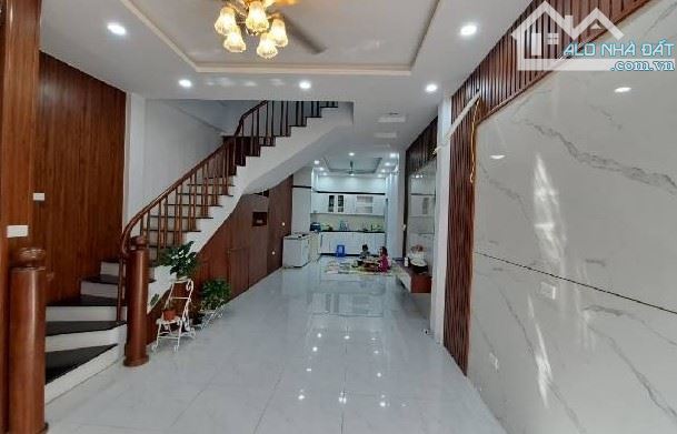 Bán nhà Phúc Lợi 56m2, 4 tầng, mt 5m, ô tô nhỏ vào nhà , 4.35 tỷ