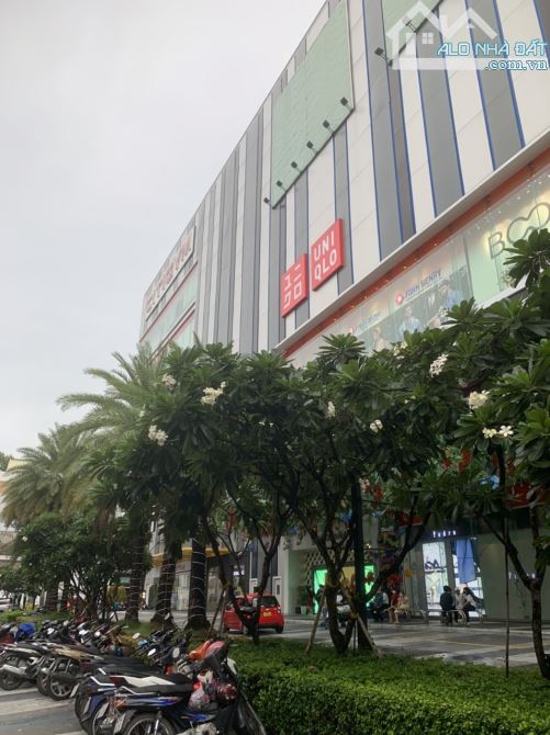 Bán căn đôi 8.2x21M góc 2MT đường Sư Vạn Hạnh Quận 10. Gần Vạn Hạnh Mall 5 lầu thuê 120tr