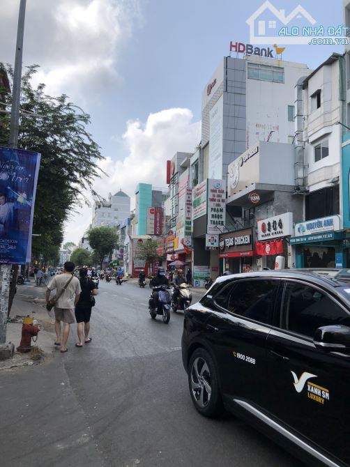 MT Sư Vạn Hạnh, vị trí đẹp, gần Vạn Hạnh Mall, HĐ thuê 270,38 triệu/th