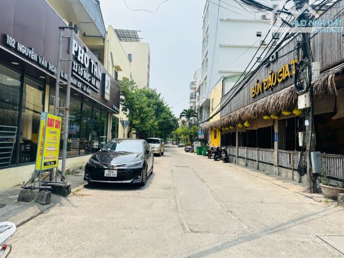 Bán đất tặng nhà 105m2 ngang 6m5 đường Phan Thúc Duyện, Mỹ An cách biển Mỹ Khê 200m