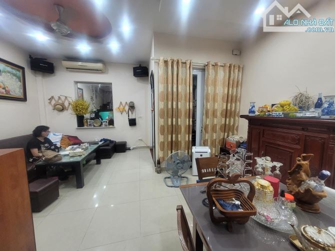 Bán nhà Định Công 52m2 - 5 tầng - giá 6.95 tỷ - 7