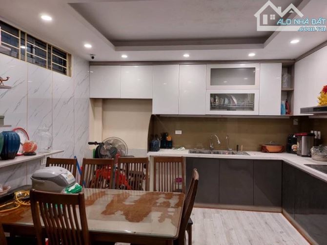 BÁN NHÀ THỊNH QUANG ĐỐNG ĐA 50m2 5TẦNG MT4.5 NGÕ THÔNG LÔ GÓC KINH DOANH GIÁ 7 TỶ