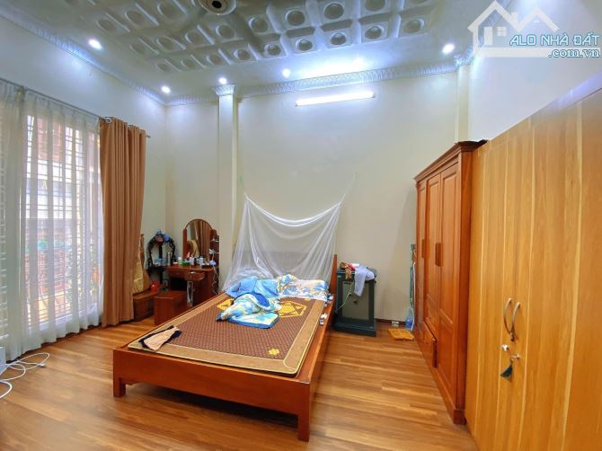 Bán nhà Hoàng Quốc Việt - Cầu Giấy, phân lô ô tô, nhà đẹp, 48m2, 4 tầng, 11.6 Tỷ