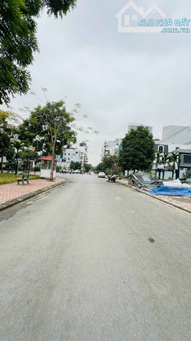 Bán lô góc khu phân lô sau Quận Uỷ Hồng Bàng DT: 100m MT: 5m Giá: 78 triệu/m2 Ms Minh - 1