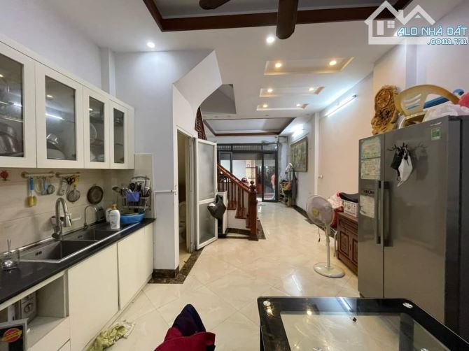 Bán nhà ngõ 211 Minh Khai, Hai Bà Trưng 40m 4T MT4m, Giá 8.7 tỷ.Ngõ thông rộng,tự xây đẹp - 1