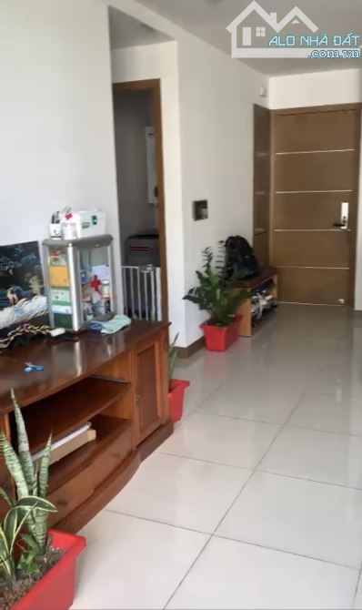 Bán Căn Hộ Saigon Airport ,2 PN, 2WC ,95m2 ,Full Nội Thất , Có Sổ Hồng ,Giá : 6 Tỷ - 2