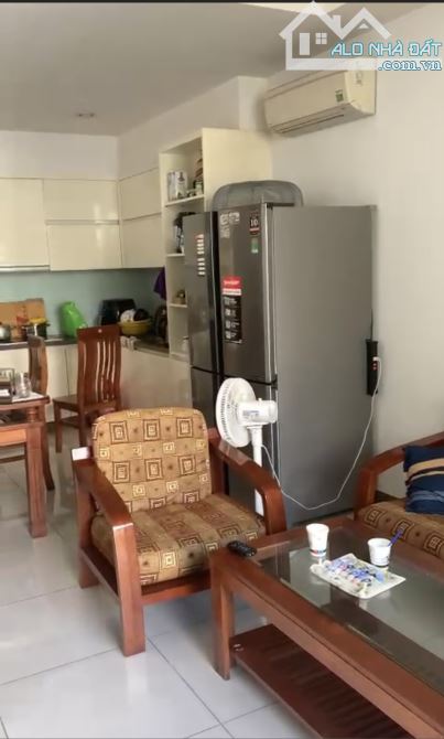 Bán Căn Hộ Saigon Airport ,2 PN, 2WC ,95m2 ,Full Nội Thất , Có Sổ Hồng ,Giá : 6 Tỷ - 4
