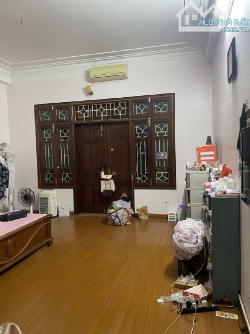 Cho thuê nhà ngõ 6 Trần Quốc Hoàn, diện tích 60m2 x 5 tầng mặt tiền 5m, đường 8m - 4