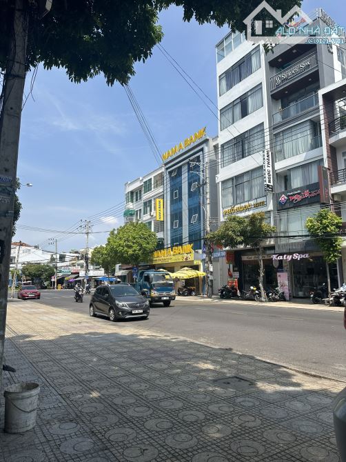 Bán căn nhà hai mặt tiền đường Dã Tượng, P Vĩnh Nguyên, Nha Trang. - Diện tích 76m - 5
