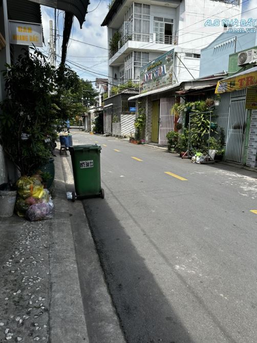 Bán nhanh Căn nhà o Tân Xuân 1 Hóc Môn 62m2 Sổ Hồng Riêng Bao Phí Thuế