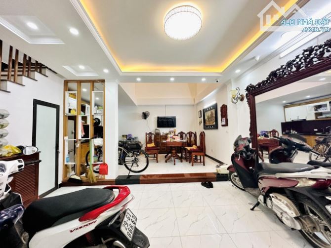 Bán nhà Phùng Chí Kiên- Vài bước ra Phố lớn- Nhà dân xây chắc chắn- 45m2- 7.6 tỷ