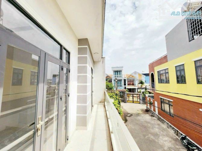 Nhà 2 mặt hẻm, có sân đậu xe hơi, p.Tân Phong, DTSD 132 m2, ngay cư xá Phúc Hải, trường Tâ