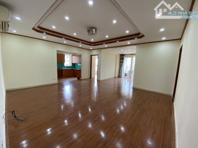 Cho thuê căn hộ chung cư N05 Hoàng Đạo Thúy 152m2, 3 ngủ, full đồ giá 18tr/tháng