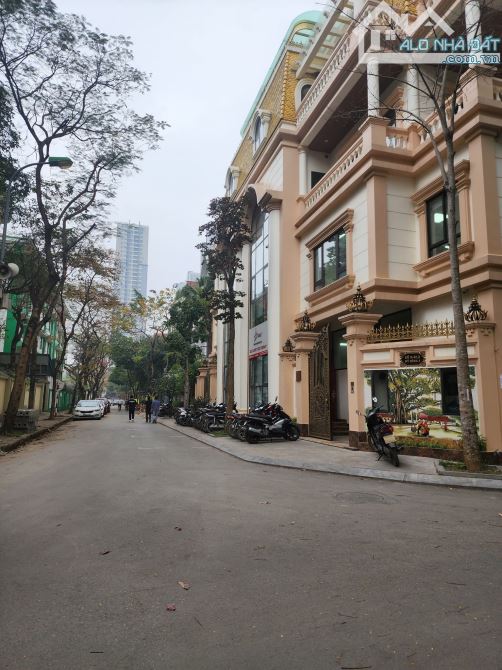 Bán Gấp Biệt Thự đẳng cấp Lưu Hữu Phước - Khu Đô Thị Mỹ Đình.Lô góc. DT 272m2 x 5T. MT 20m