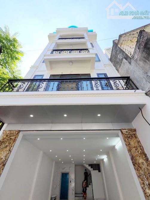 Lô góc Minh Khai - HBT, 65m 6 tầng thang máy, 5.5m mặt tiền, giá 13.5 tỷ