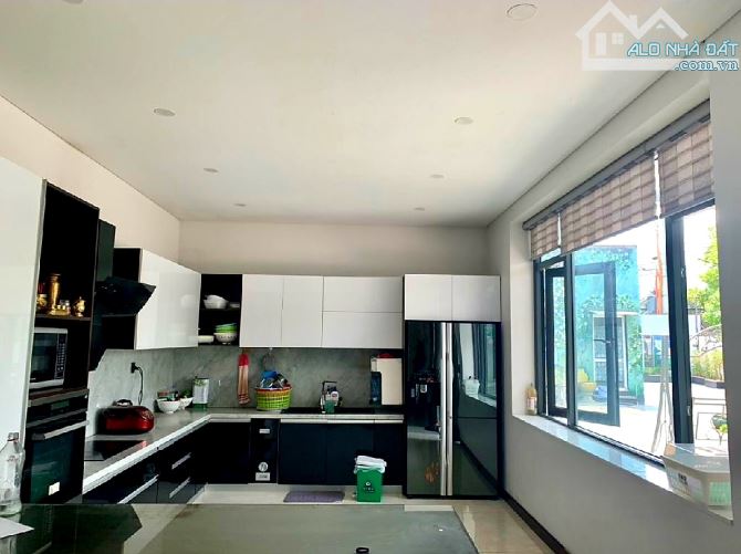 Bán biệt thự mặt tiền Tôn Đản, DT 565m2, 3 tầng, Đg 10.5m, giá 27.5 tỷ - 10