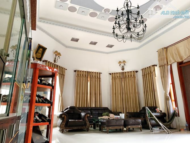 Cho thuê nhà biệt thự khu VIP D2D phường Thống Nhất có sẵn nội thất ✅ Diện tích: 18x25m (4 - 10