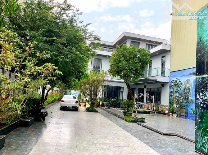 Bán biệt thự mặt tiền Tôn Đản, DT 565m2, 3 tầng, Đg 10.5m, giá 27.5 tỷ - 1