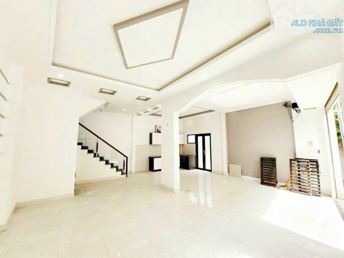 Nhà 2 mặt hẻm, có sân đậu xe hơi, p.Tân Phong, DTSD 132 m2, ngay cư xá Phúc Hải, trường Tâ - 1
