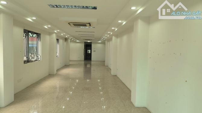 Cho thuê văn phòng 80m2 mặt phố Khâm Thiên giá 13tr/tháng - 2