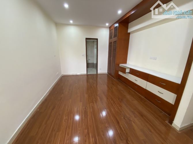 Cho thuê căn hộ chung cư N05 Hoàng Đạo Thúy 152m2, 3 ngủ, full đồ giá 18tr/tháng - 2