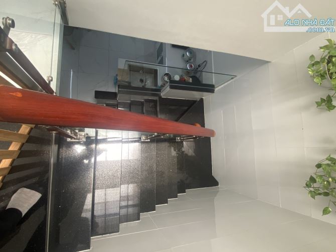 Phường 15. Q10. Hẻm ba gác thông. 52m2. 2 tầng. 2pn. Ban công. Giếng trời. Chỉ 6,3 tỷ tl - 3