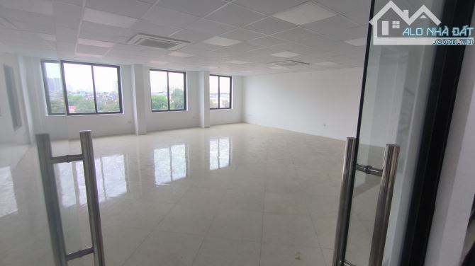 Cho thuê văn phòng 80m2 mặt phố Trần Đại Nghĩa giá 18tr/tháng vào làm việc luôn - 3